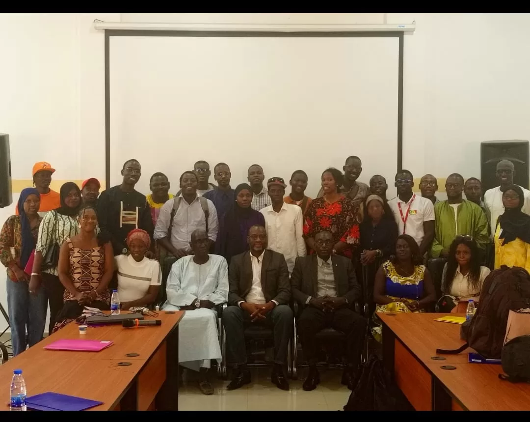 Foto de famille Atelier de partage avec les jeunes sur prise en charge de santé mentale des jeunes Le 22 novembre 2023 au centre psychiatrique de Thiaroye